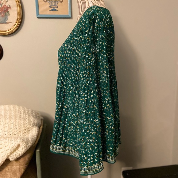 Max Studio pleated blouse in green floral - Picture 2 of 4